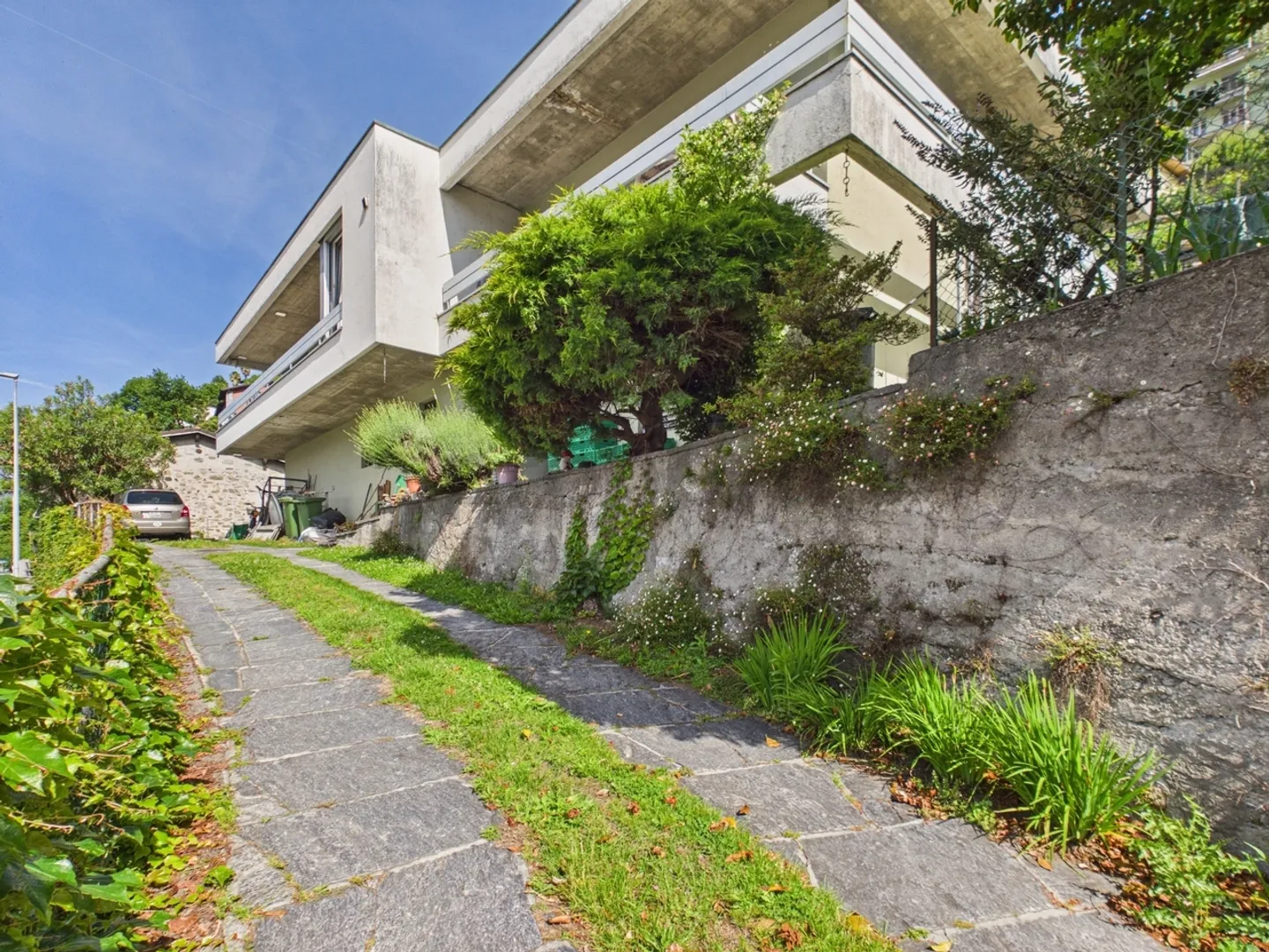 Geräumiges Mehrfamilienhaus mit großem Potenzial in Riazzino - Foto 5 von 9