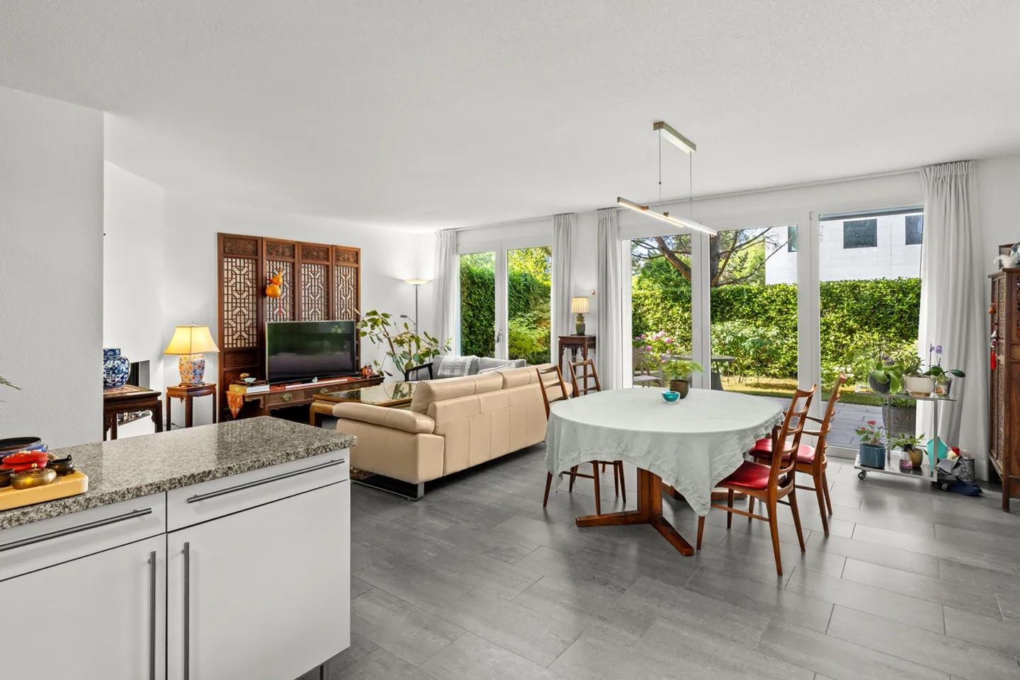Angenehmes Duplex mit 4,5 Zimmern und großem Garten in Rolle - Foto 3 von 6