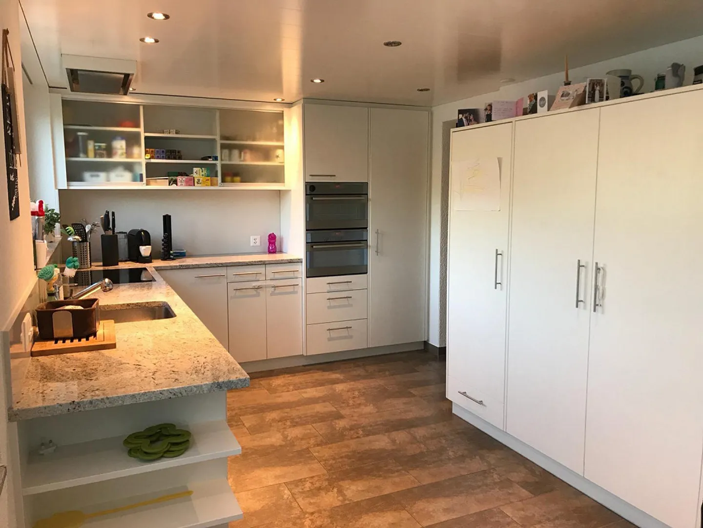 large, bright 4 1-2 room apartment - Photo 3 of 4