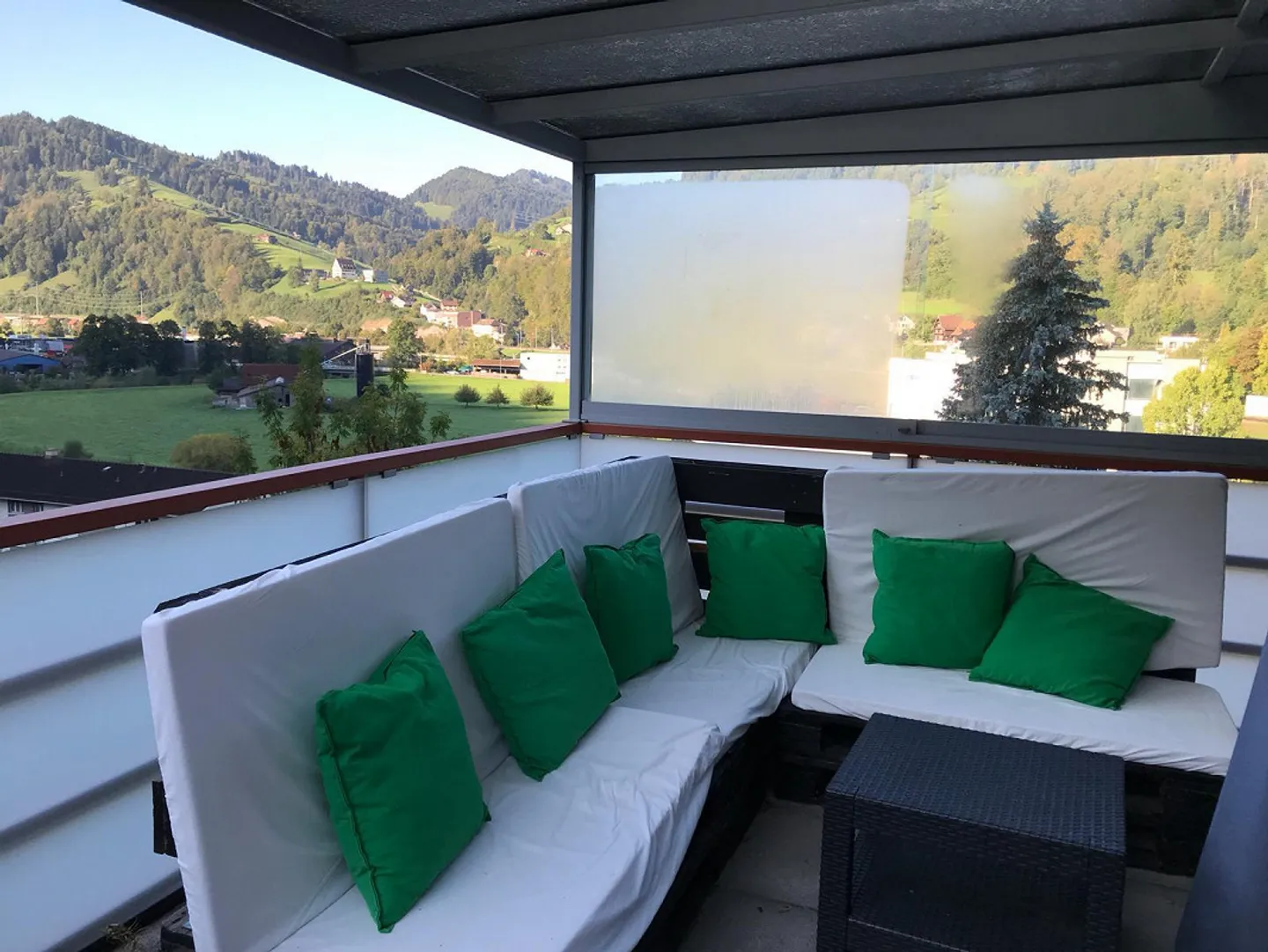 large, bright 4 1-2 room apartment - Photo 4 of 4