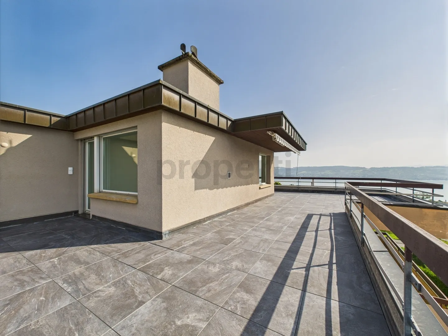 Appartement penthouse exclusif de 3 pièces avec vue à Wädenswil - Photo 9 sur 11