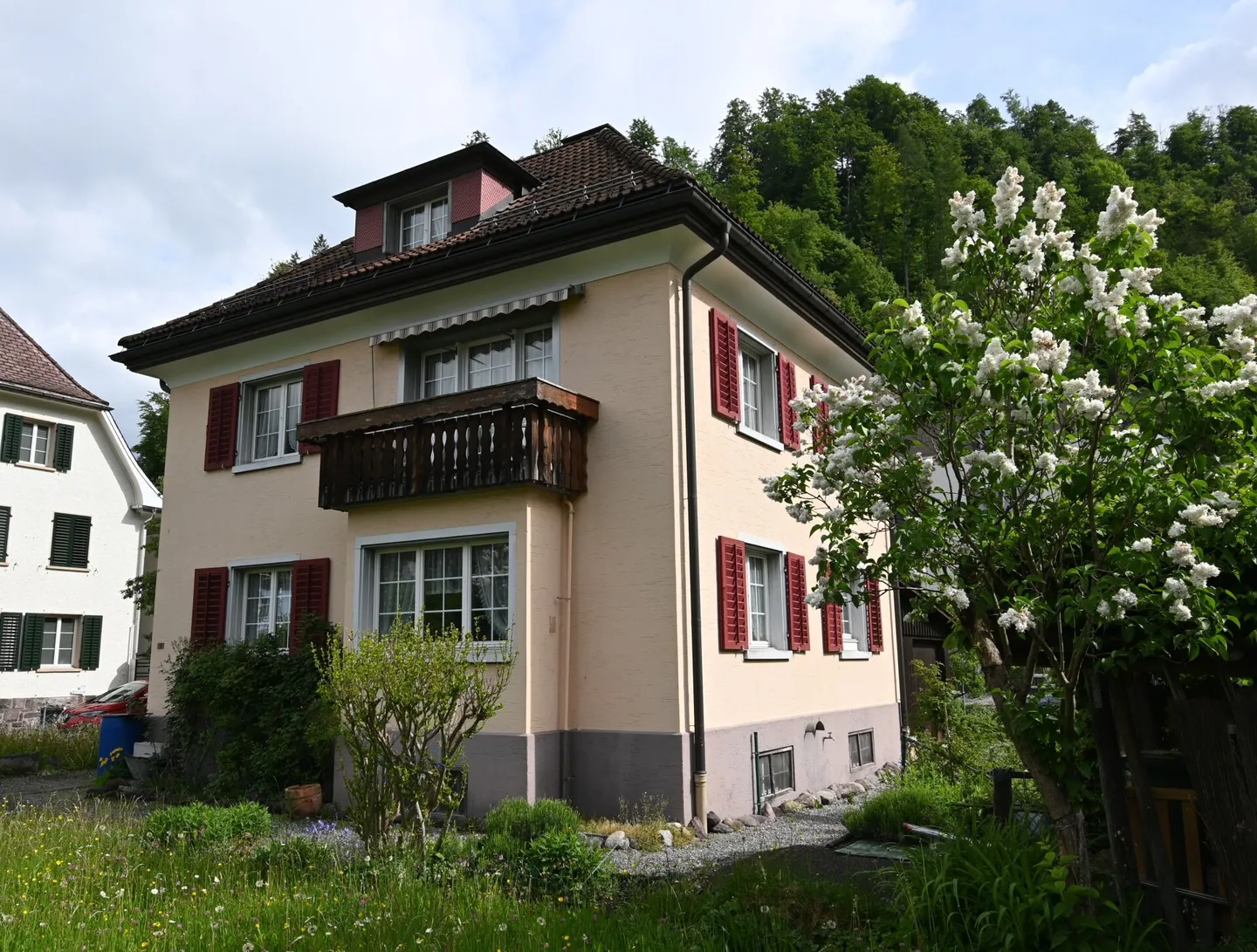 Geräumiges freistehendes Haus - Foto 1 von 17