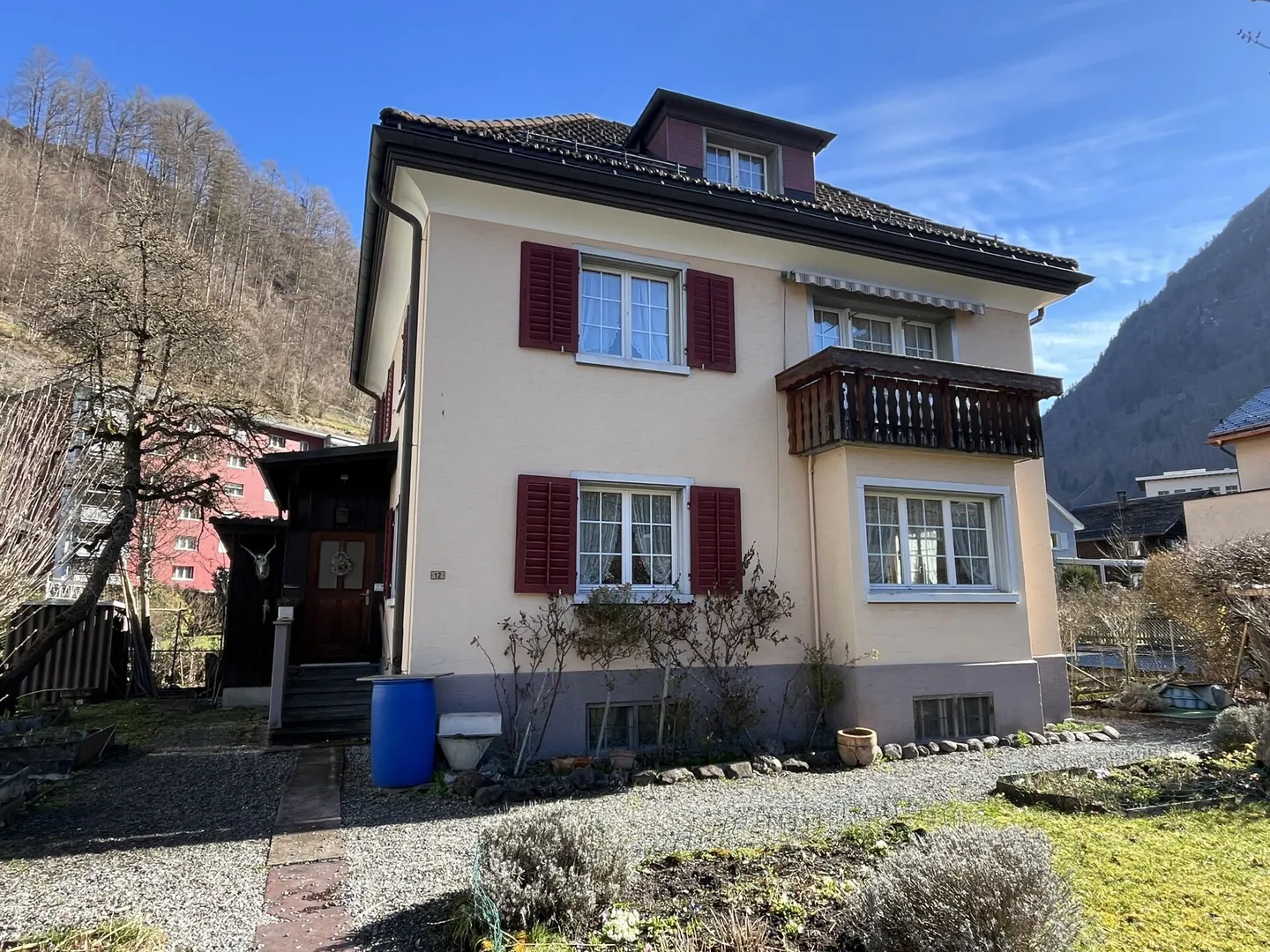 Geräumiges freistehendes Haus - Foto 3 von 17
