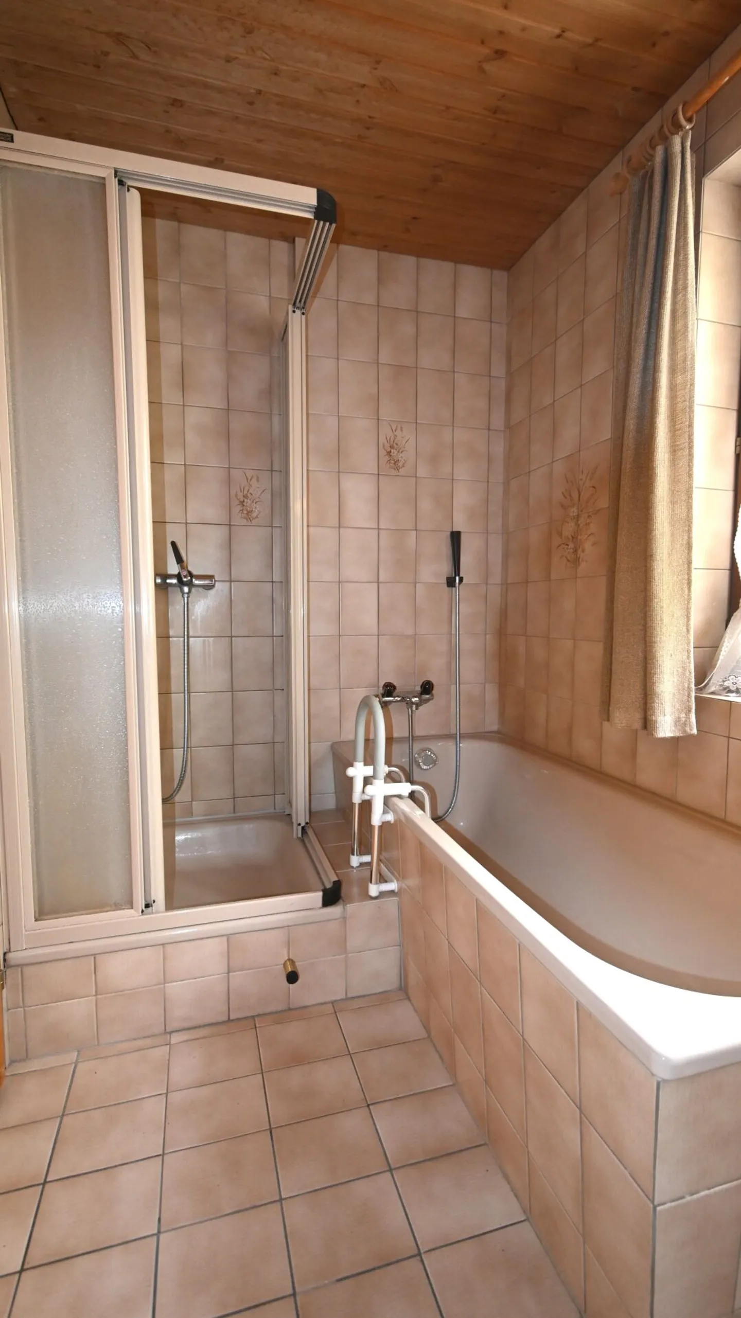 Geräumiges freistehendes Haus - Foto 14 von 17