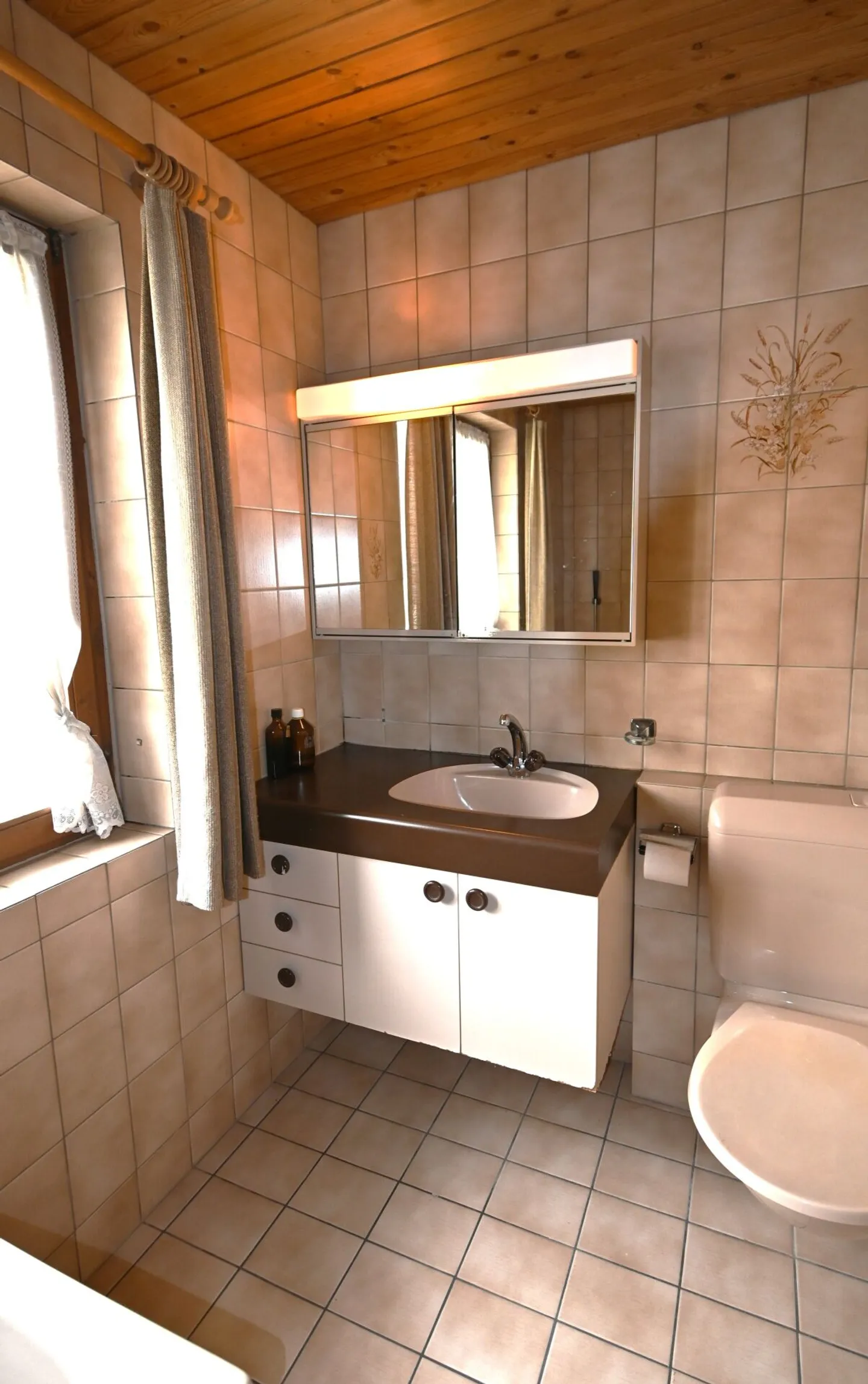 Geräumiges freistehendes Haus - Foto 15 von 17