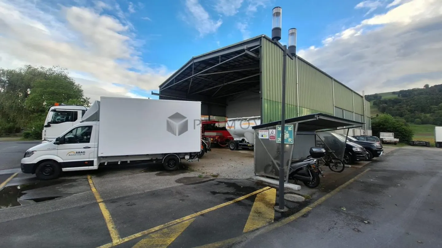 Capannone commerciale con area esterna - ideale per logistica e trasporti - Foto 1 di 12