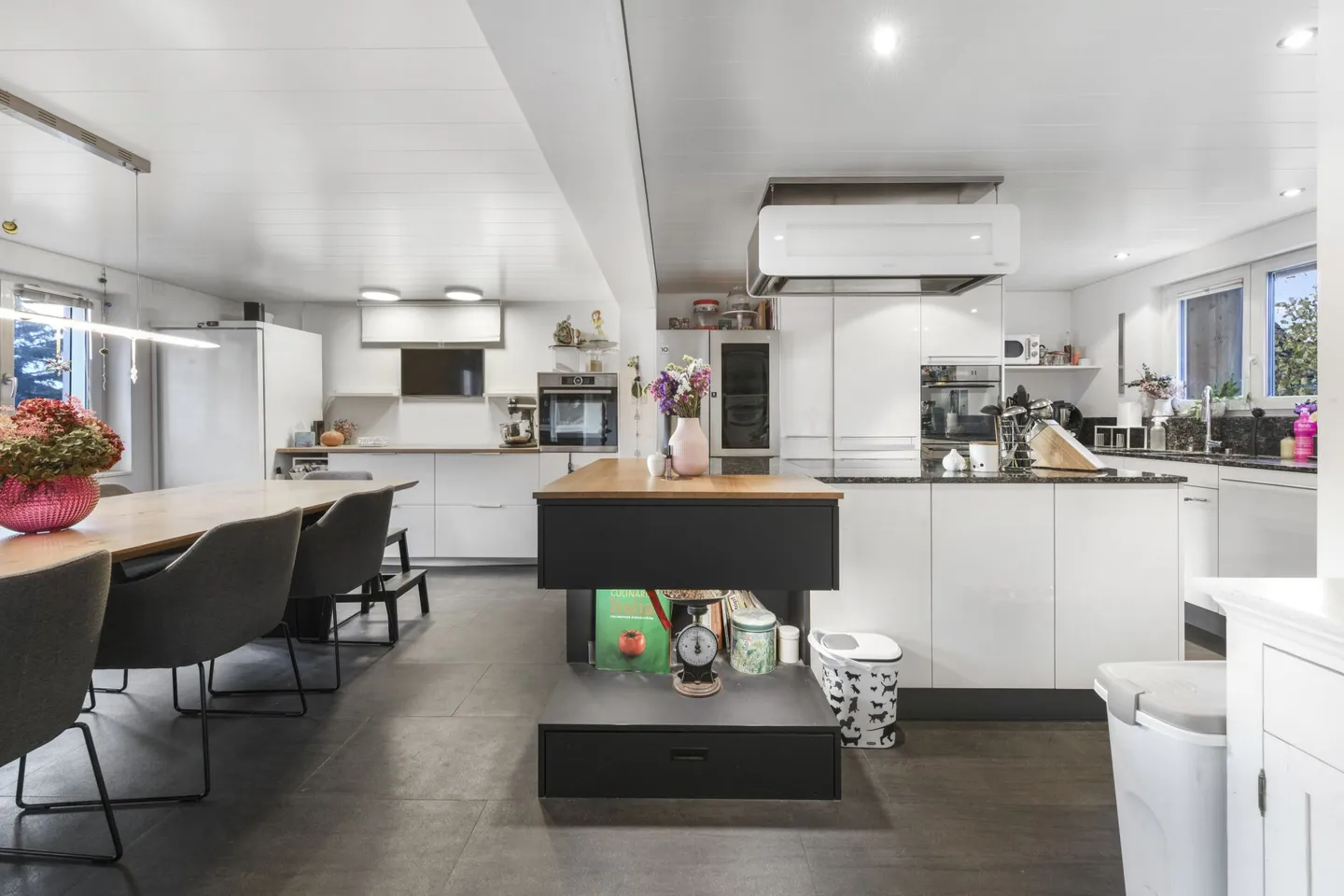 Charme trifft Komfort - Ihr stilvoll saniertes Zuhause mit Pool in Bischofszell - Foto 18 di 41