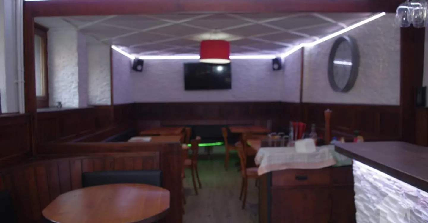 Charmant Café-Restaurant avec Appartement - Photo 3 sur 11