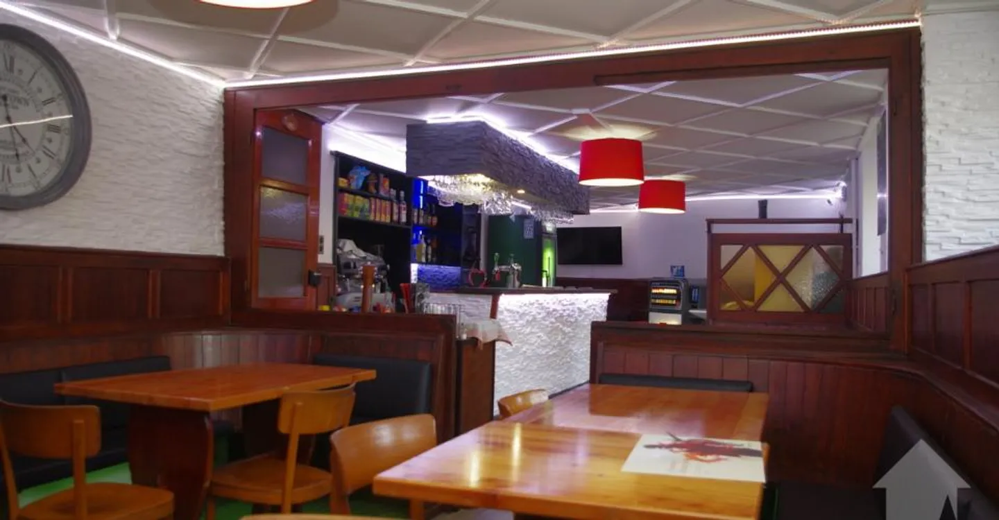 Charmant Café-Restaurant avec Appartement - Photo 5 sur 11