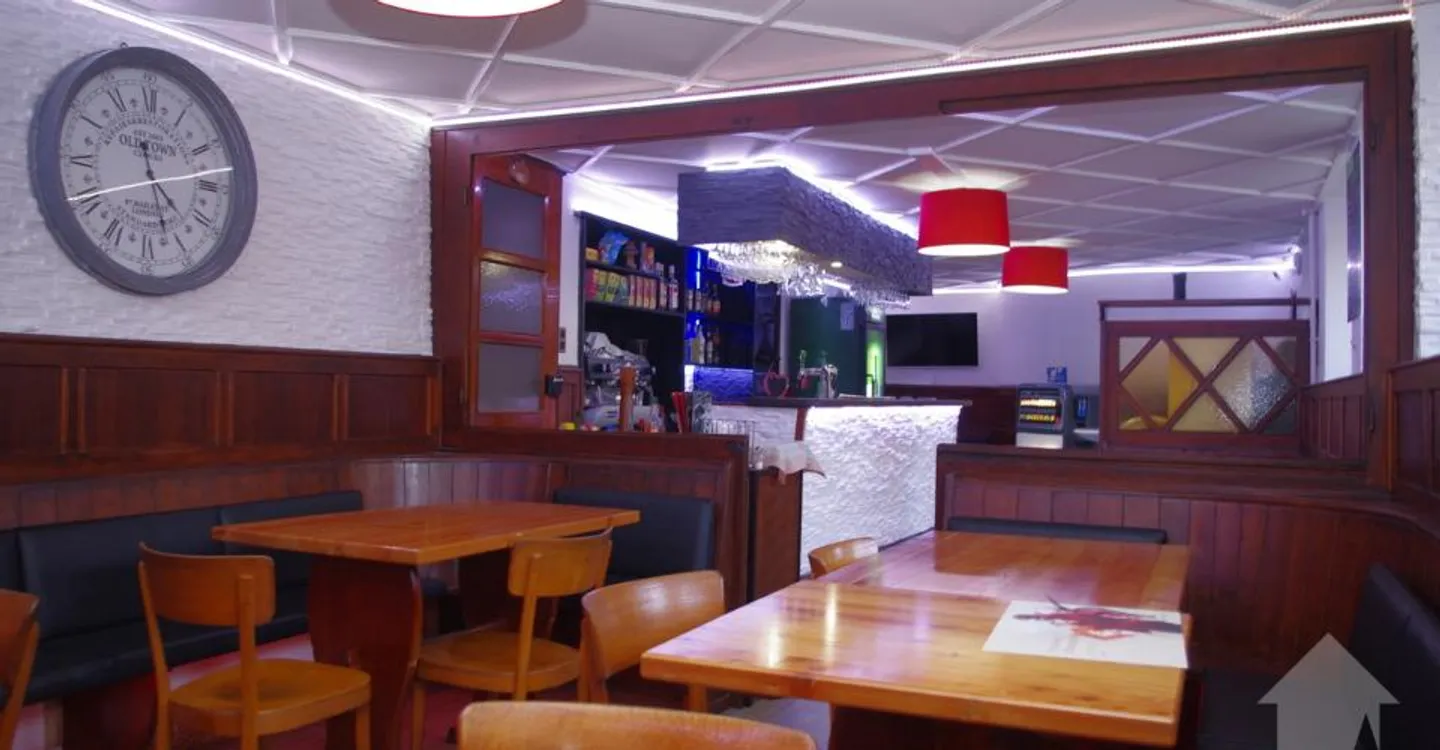 Charmant Café-Restaurant avec Appartement - Photo 1 sur 11
