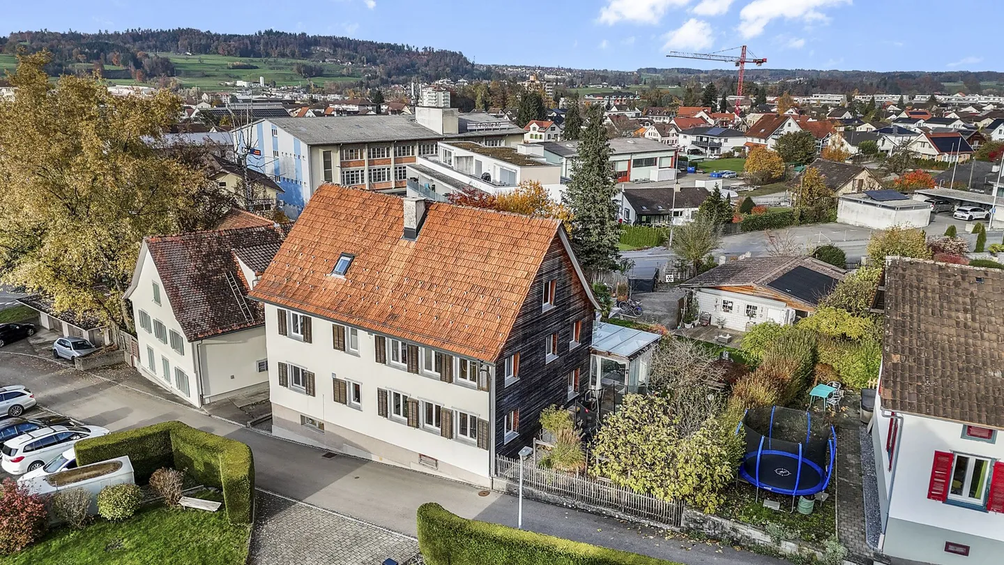 Charme trifft Komfort - Ihr stilvoll saniertes Zuhause mit Pool in Bischofszell - Foto 37 di 41