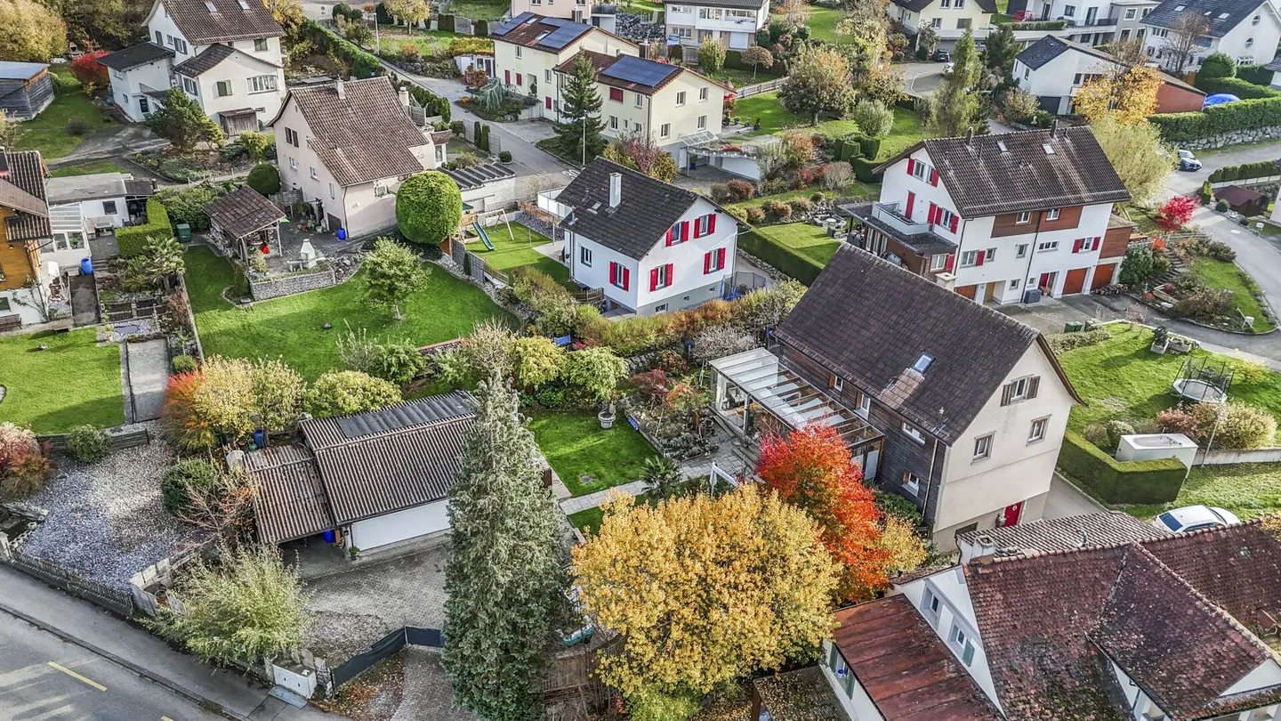 Charme trifft Komfort - Ihr stilvoll saniertes Zuhause mit Pool in Bischofszell - Foto 38 di 41