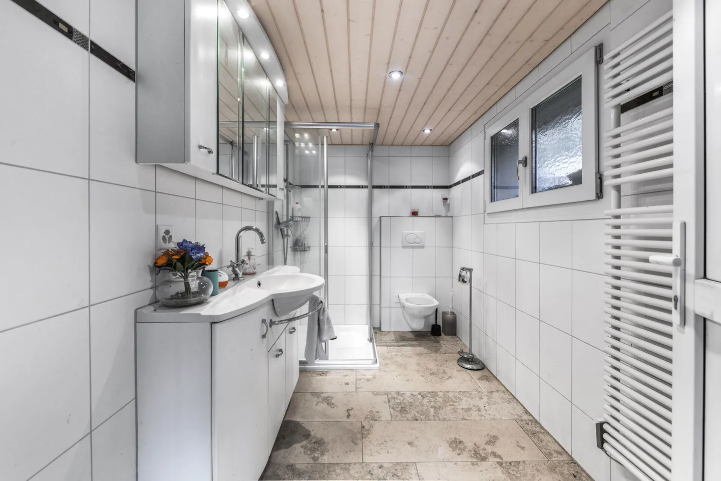 Charme trifft Komfort - Ihr stilvoll saniertes Zuhause mit Pool in Bischofszell - Foto 39 di 41