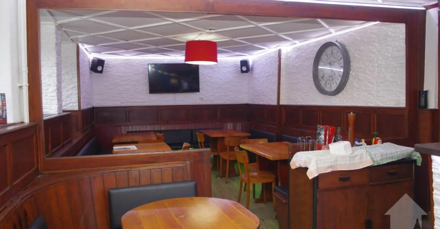 Charmant Café-Restaurant avec Appartement - Photo 2 sur 11