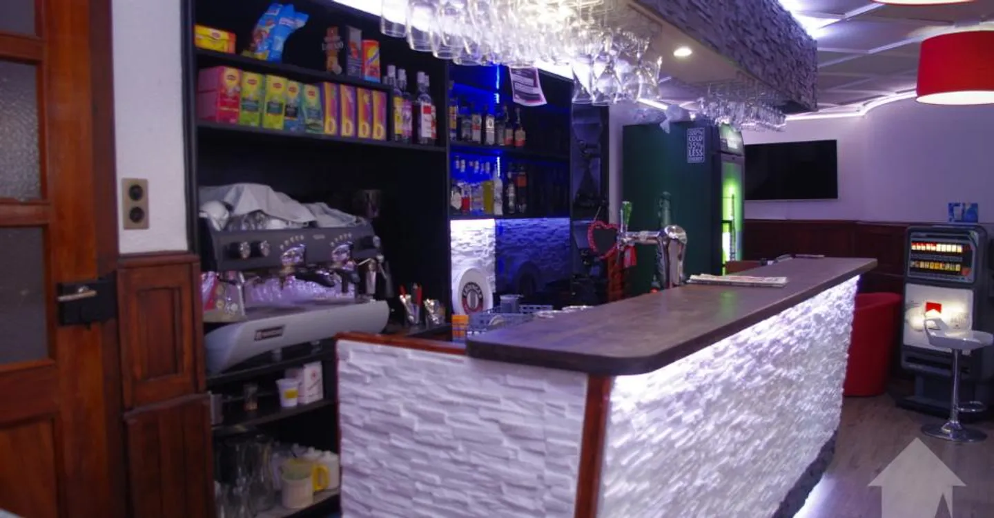 Charmant Café-Restaurant avec Appartement - Photo 7 sur 11