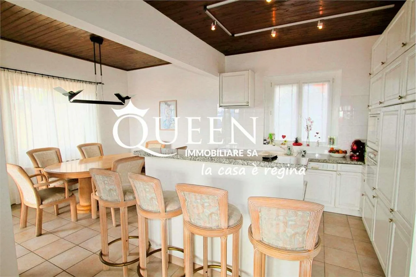 Arosio: Semi-Detached House, 7 Rooms, 240 m², Terrace and Garden, Swimming Pool - Photo 4 of 13