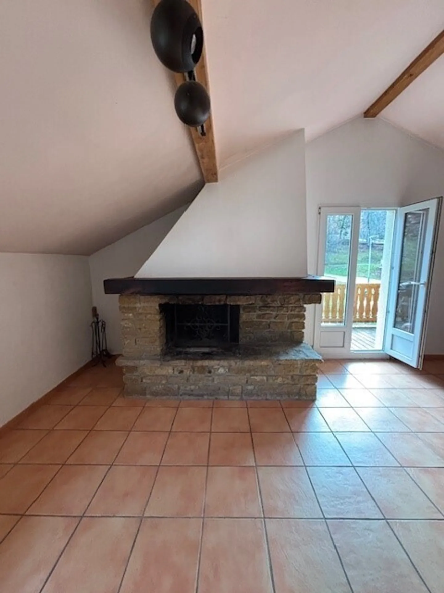 Spacious 3.5 room apartment - Photo 4 of 10