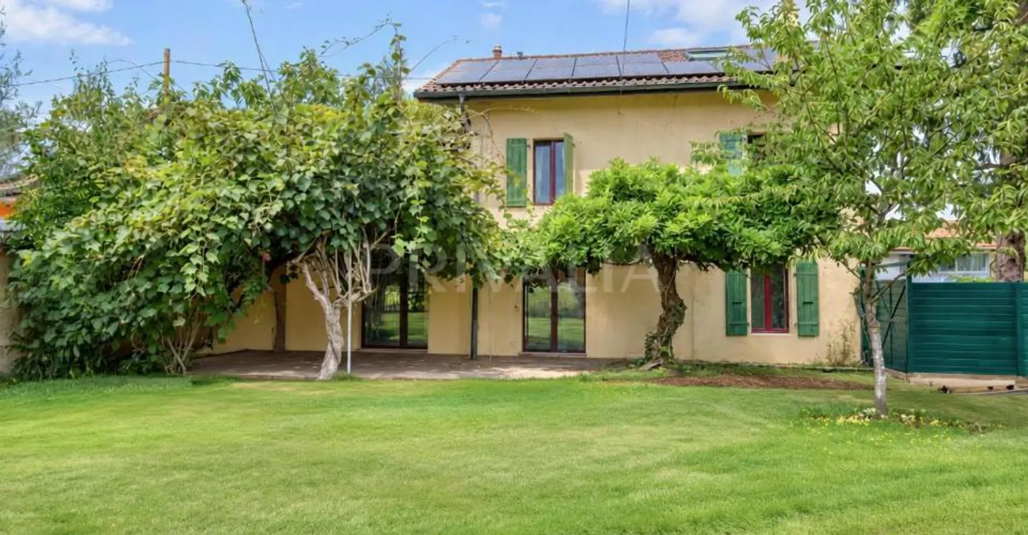 Exklusiv: Einfamilienvilla mit großem Garten am Rand eines landwirtschaftlichen Gebiets in Versoix - Foto 1 von 6