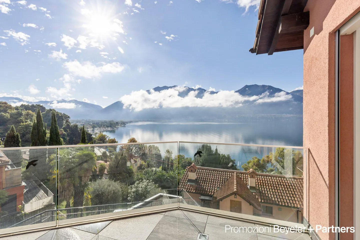 Villa con vista lago impressionante - Foto 2 di 13
