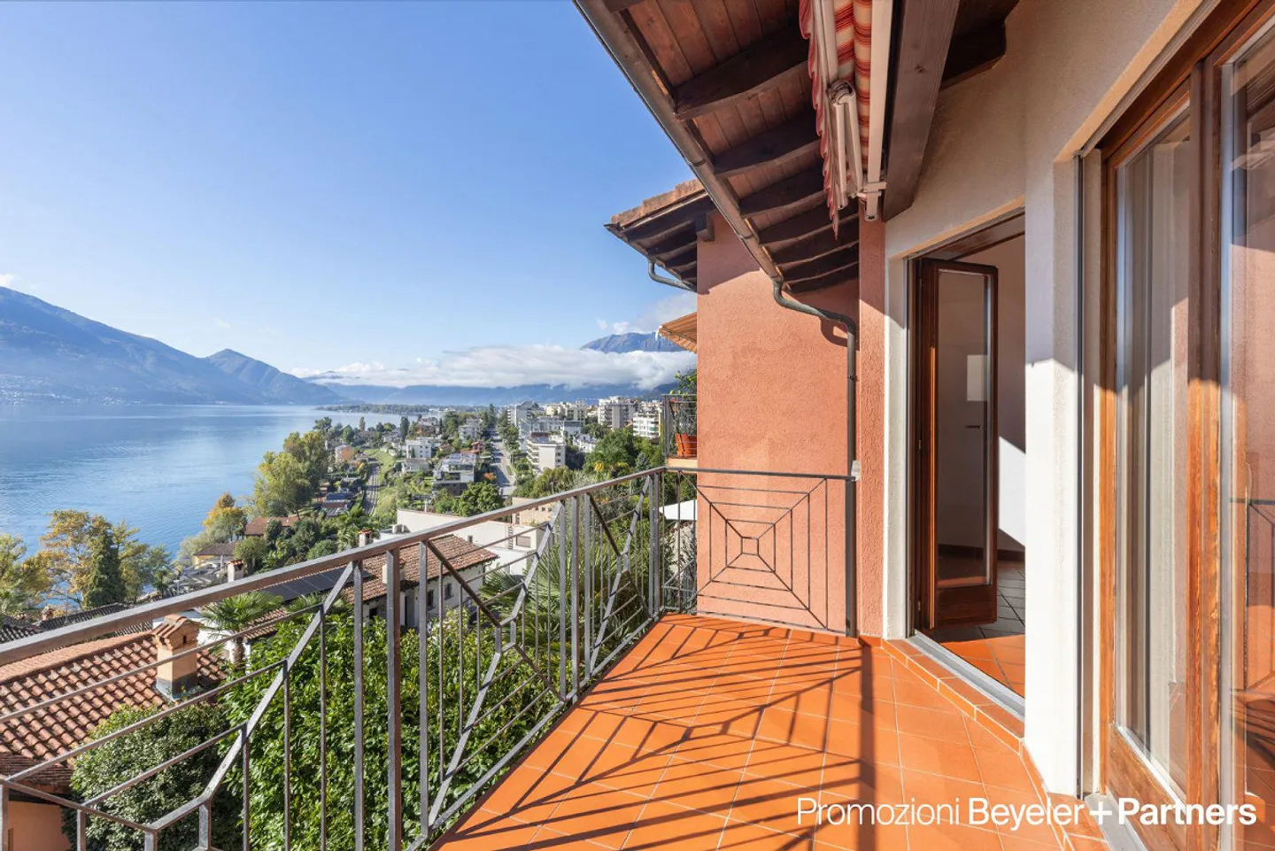 Villa con vista lago impressionante - Foto 8 di 13
