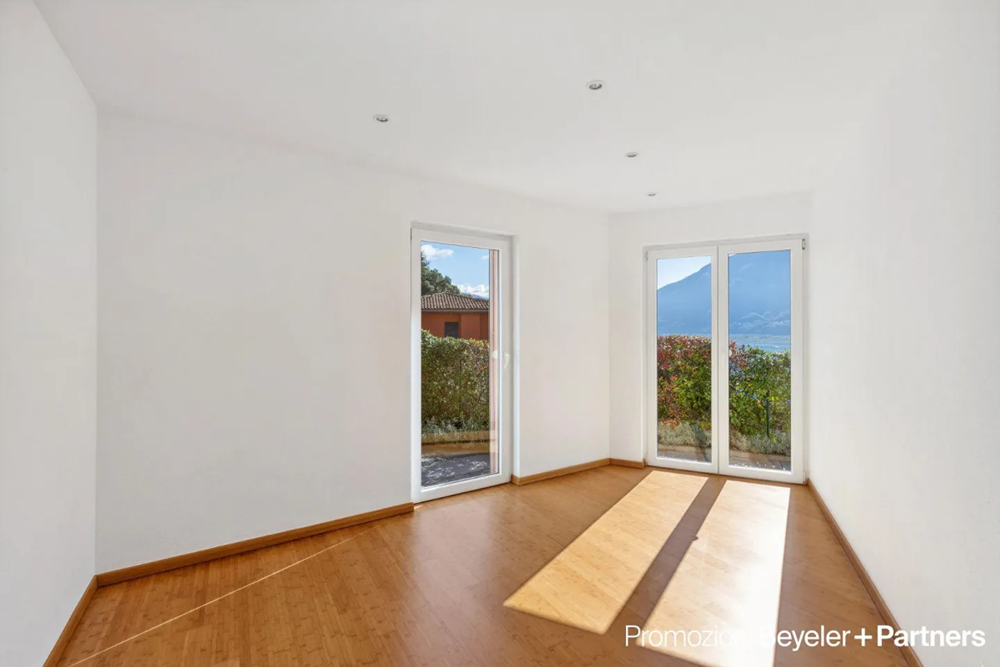 Villa con vista lago impressionante - Foto 10 di 13
