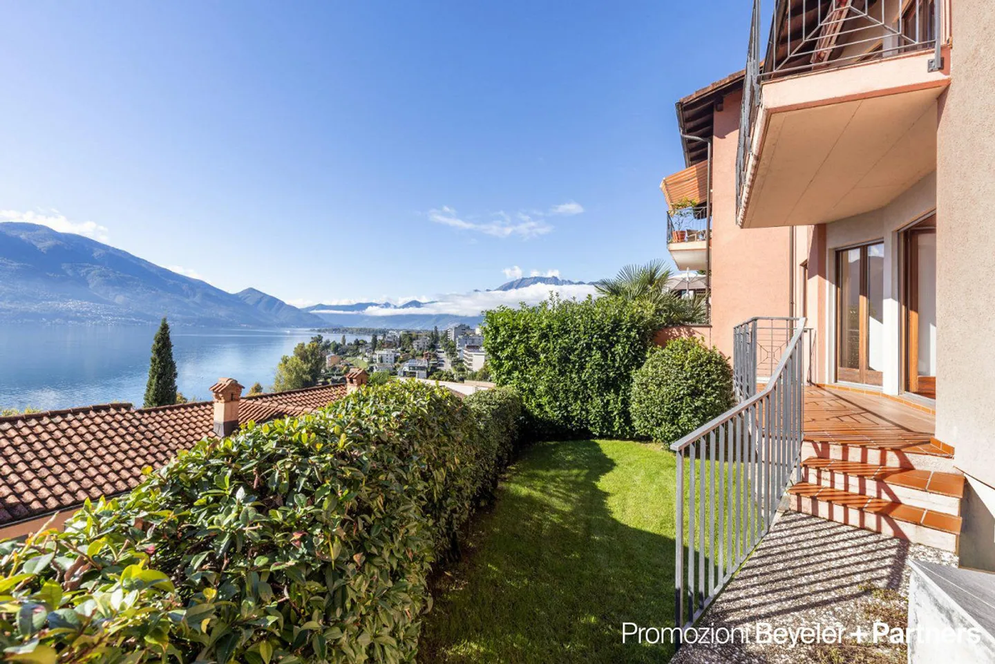 Villa con vista lago impressionante - Foto 12 di 13