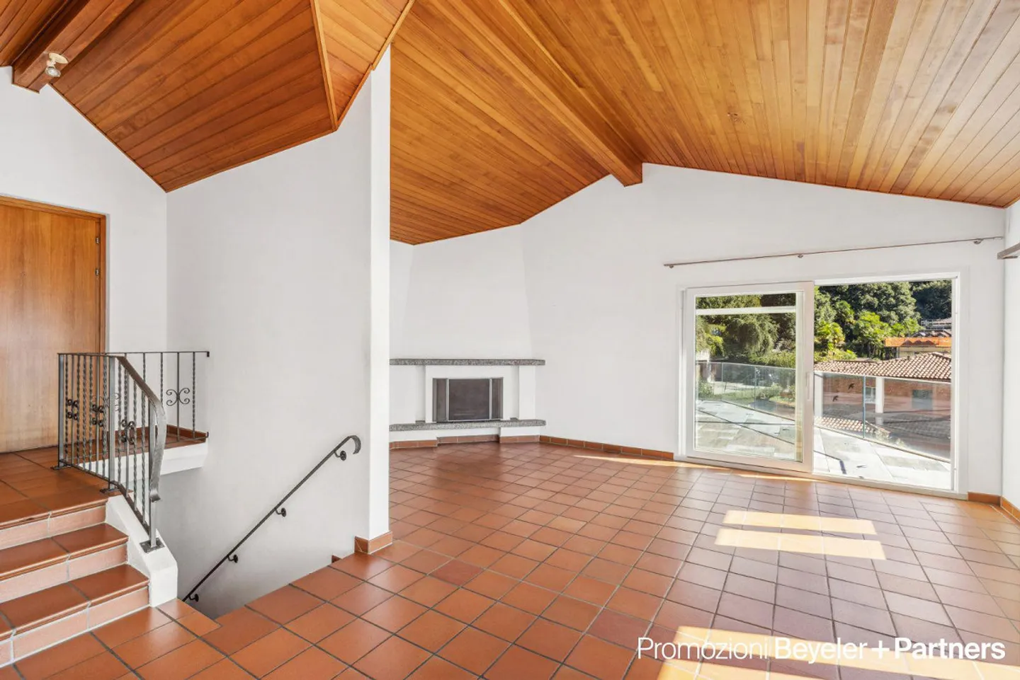 Villa con vista lago impressionante - Foto 4 di 13