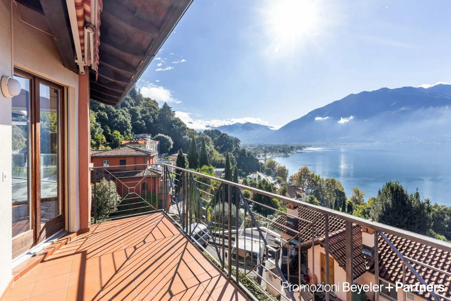 Villa con vista lago impressionante - Foto 7 di 13