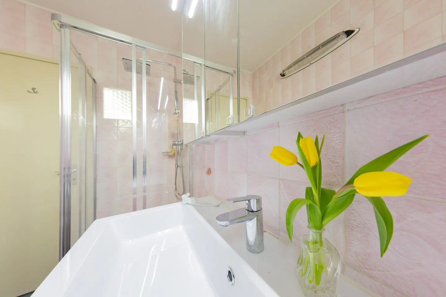 Sun Side - Photo 8 of 13