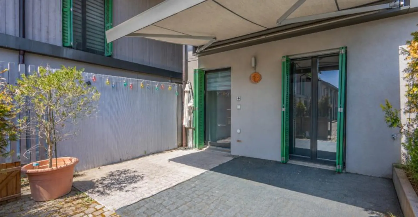 A family triplex at the gates of Lausanne, between nature and contemporary comfort. - Photo 1 of 10