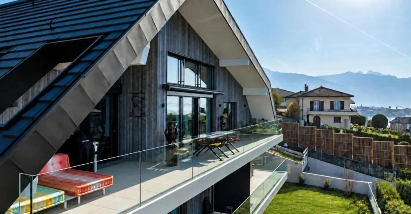 Attico contemporaneo nuovo con una magnifica vista sul lago e sulle montagne - Bella altezza del soffitto - Foto 1 di 12