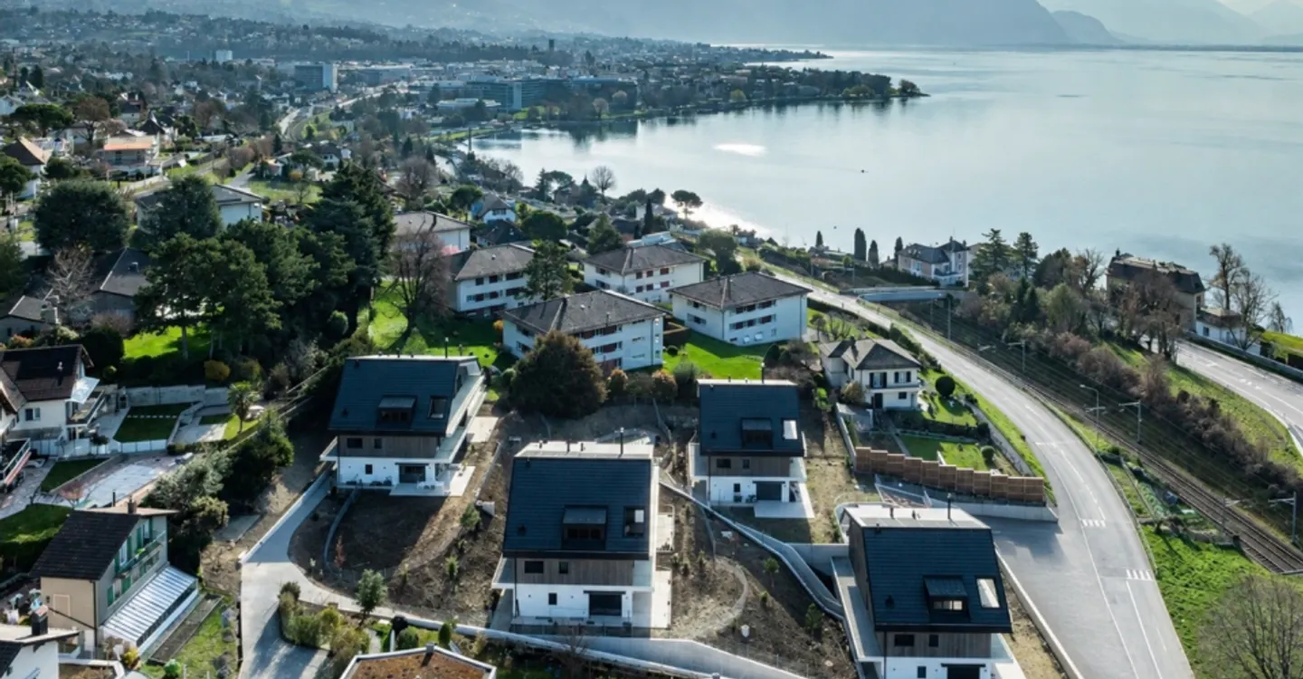 Attico contemporaneo nuovo con una magnifica vista sul lago e sulle montagne - Bella altezza del soffitto - Foto 2 di 12