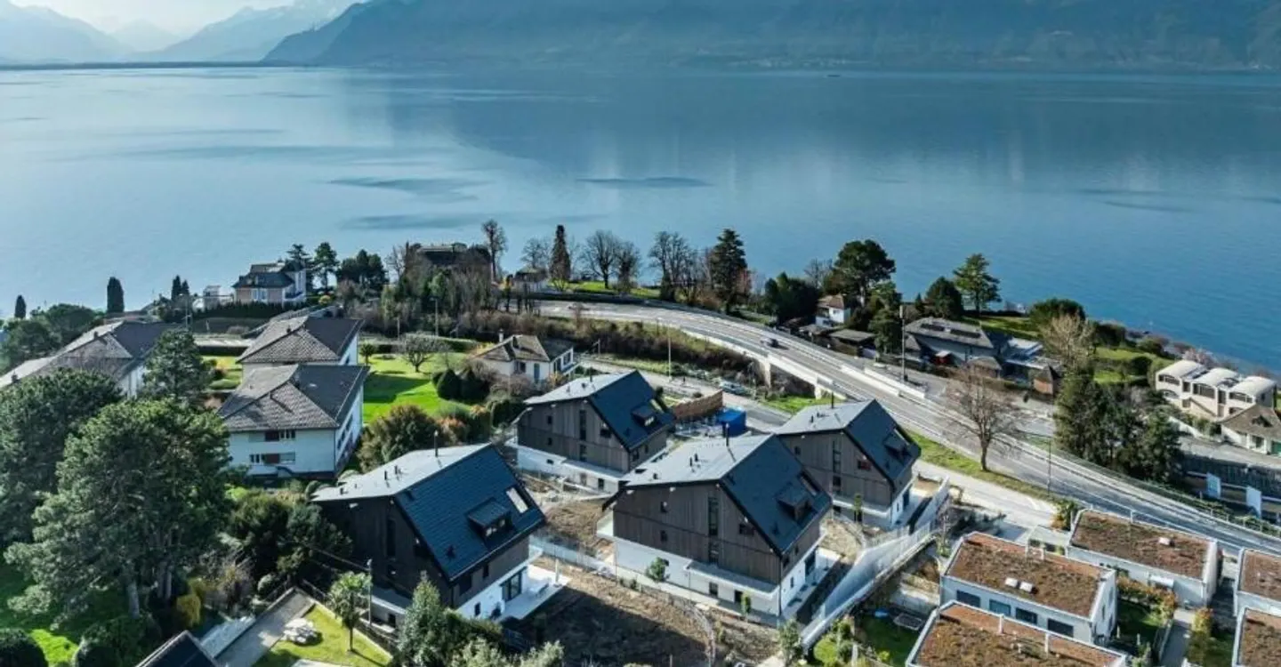 Attico contemporaneo nuovo con una magnifica vista sul lago e sulle montagne - Bella altezza del soffitto - Foto 3 di 12