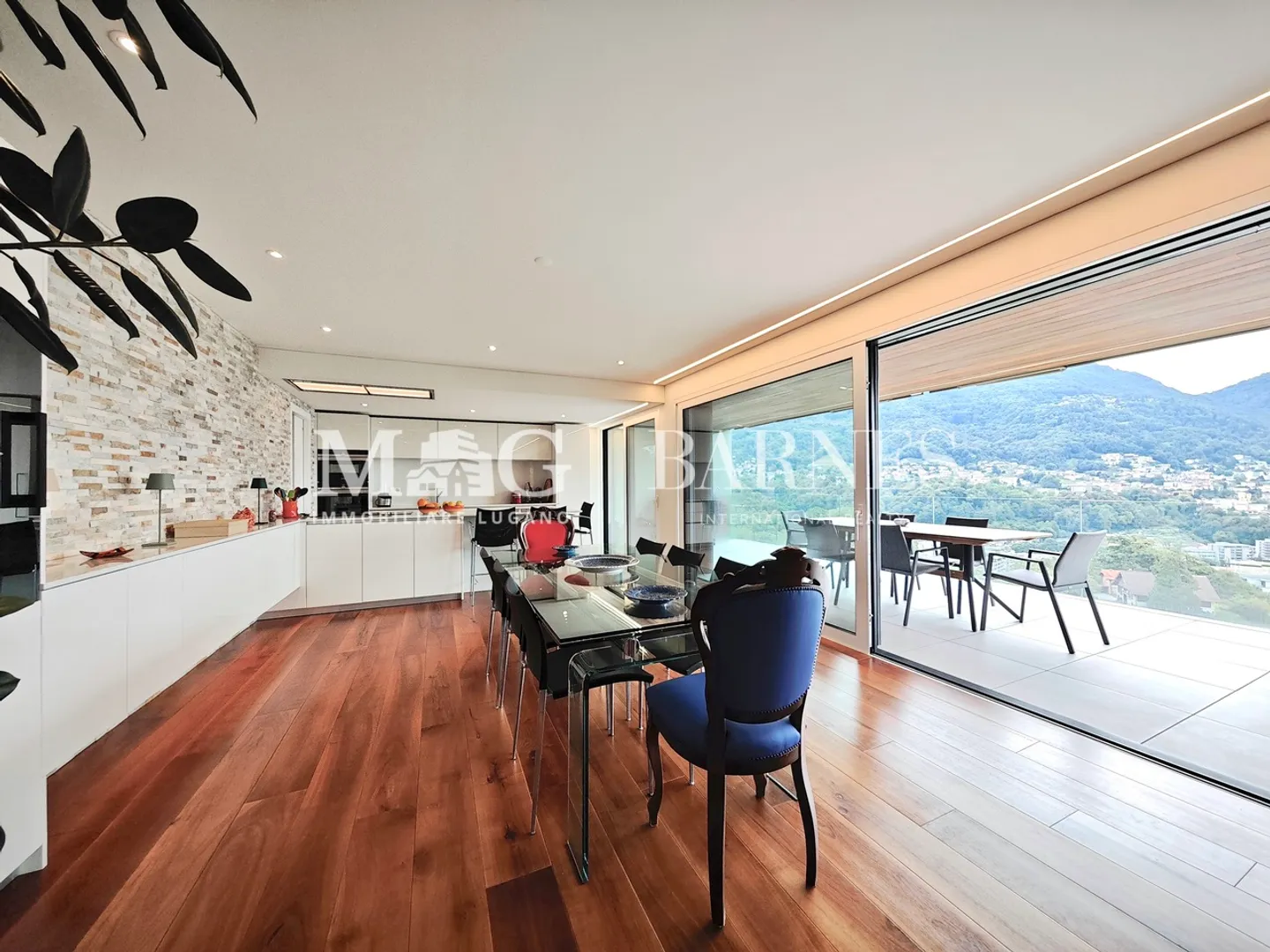 Lugano, Canobbio : Penthouse moderne avec vue sur le lac et grande terrasse - Photo 7 sur 17