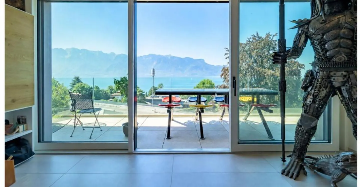 Attico contemporaneo nuovo con una magnifica vista sul lago e sulle montagne - Bella altezza del soffitto - Foto 7 di 12