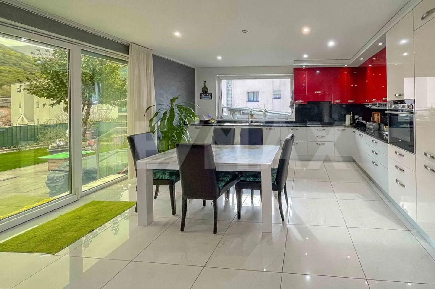 Appartement élégant de 4 pièces avec grand jardin privé - Photo 4 sur 8