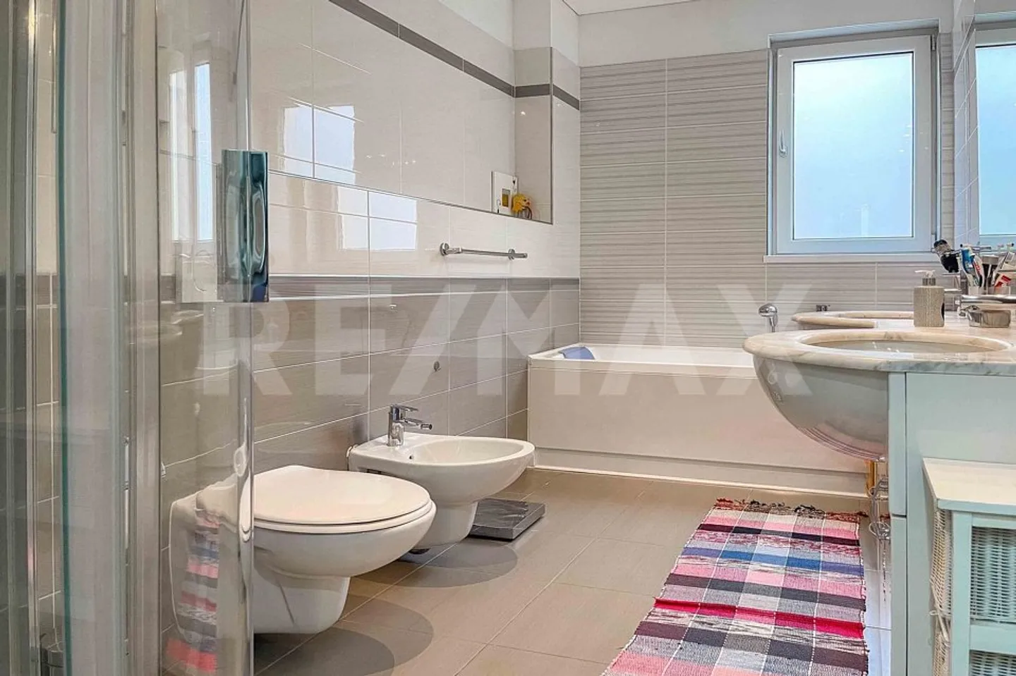 Appartement élégant de 4 pièces avec grand jardin privé - Photo 5 sur 8