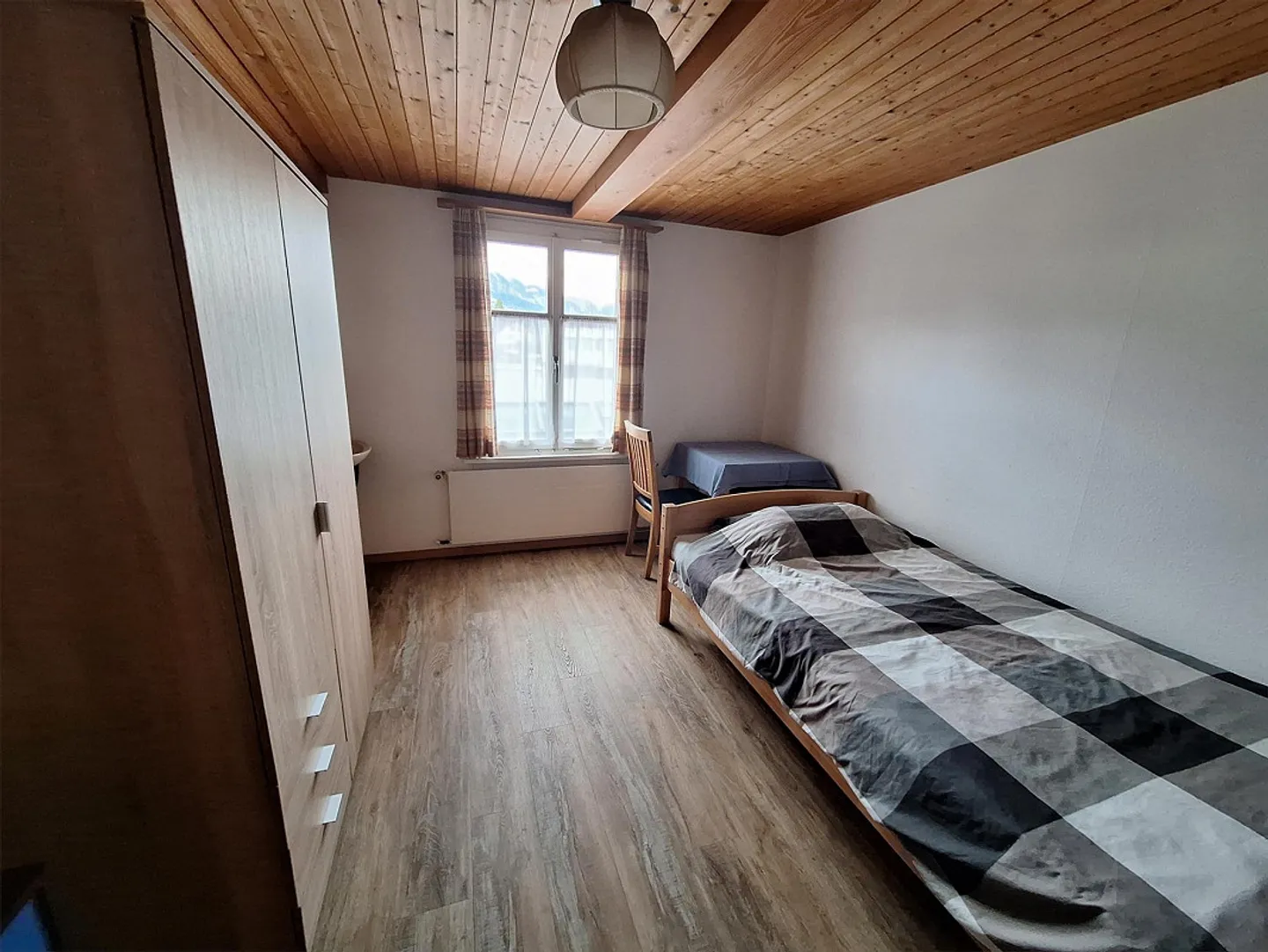 For rent: Functional, affordable, furnished room - Photo 1 of 3