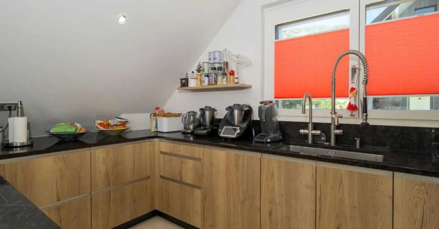 Attico contemporaneo nuovo con una magnifica vista sul lago e sulle montagne - Bella altezza del soffitto - Foto 11 di 12