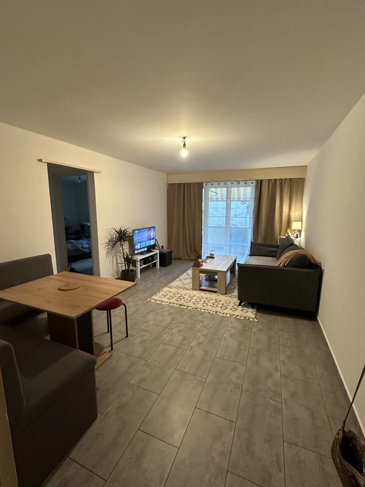 3.5-room apartment on the raised ground floor in the middle of Biel for rent - Photo 2 of 7