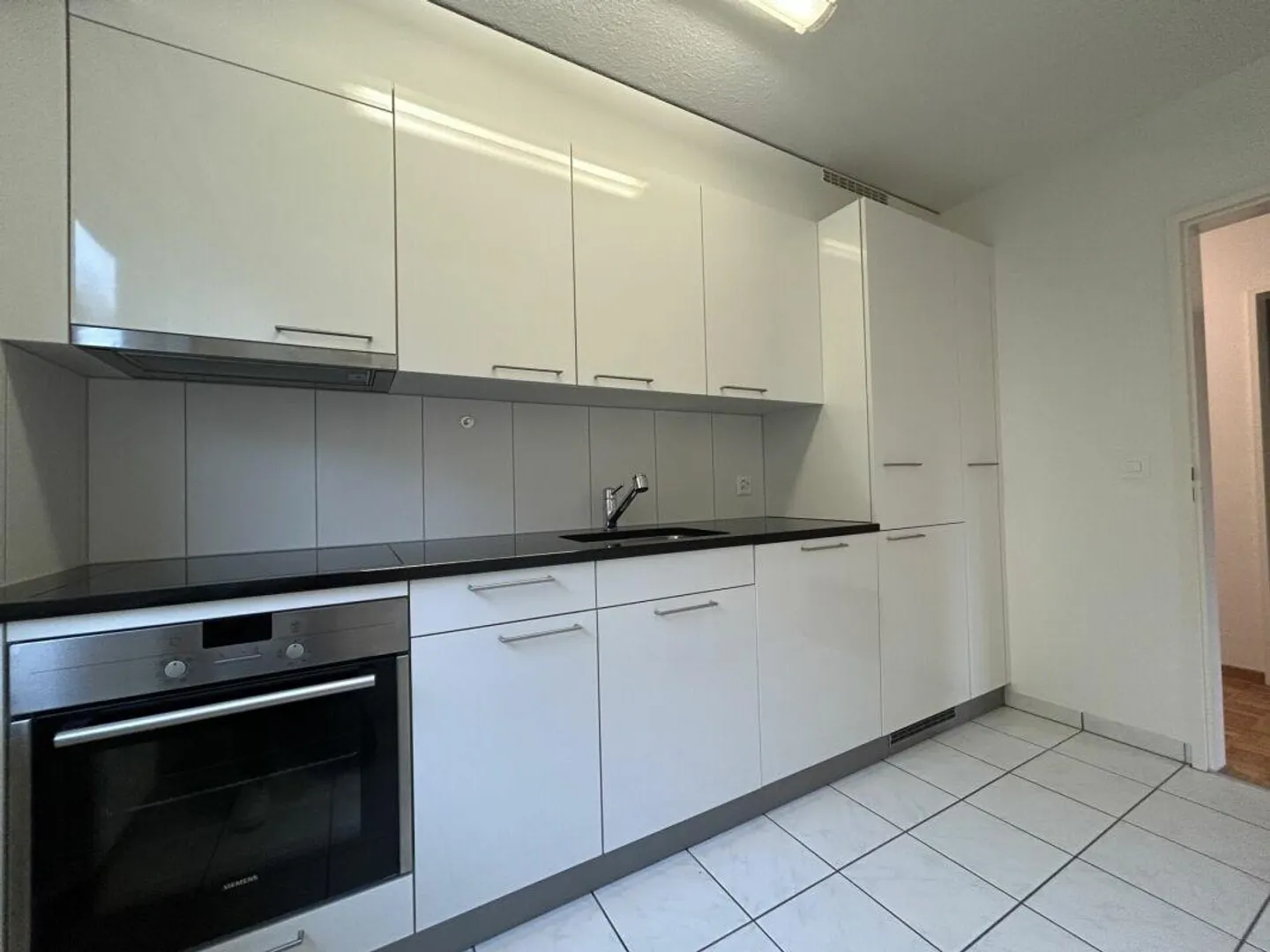 Ueken / 3.5 Zimmer Wohnung 1. OG rechts - Foto 4 von 11