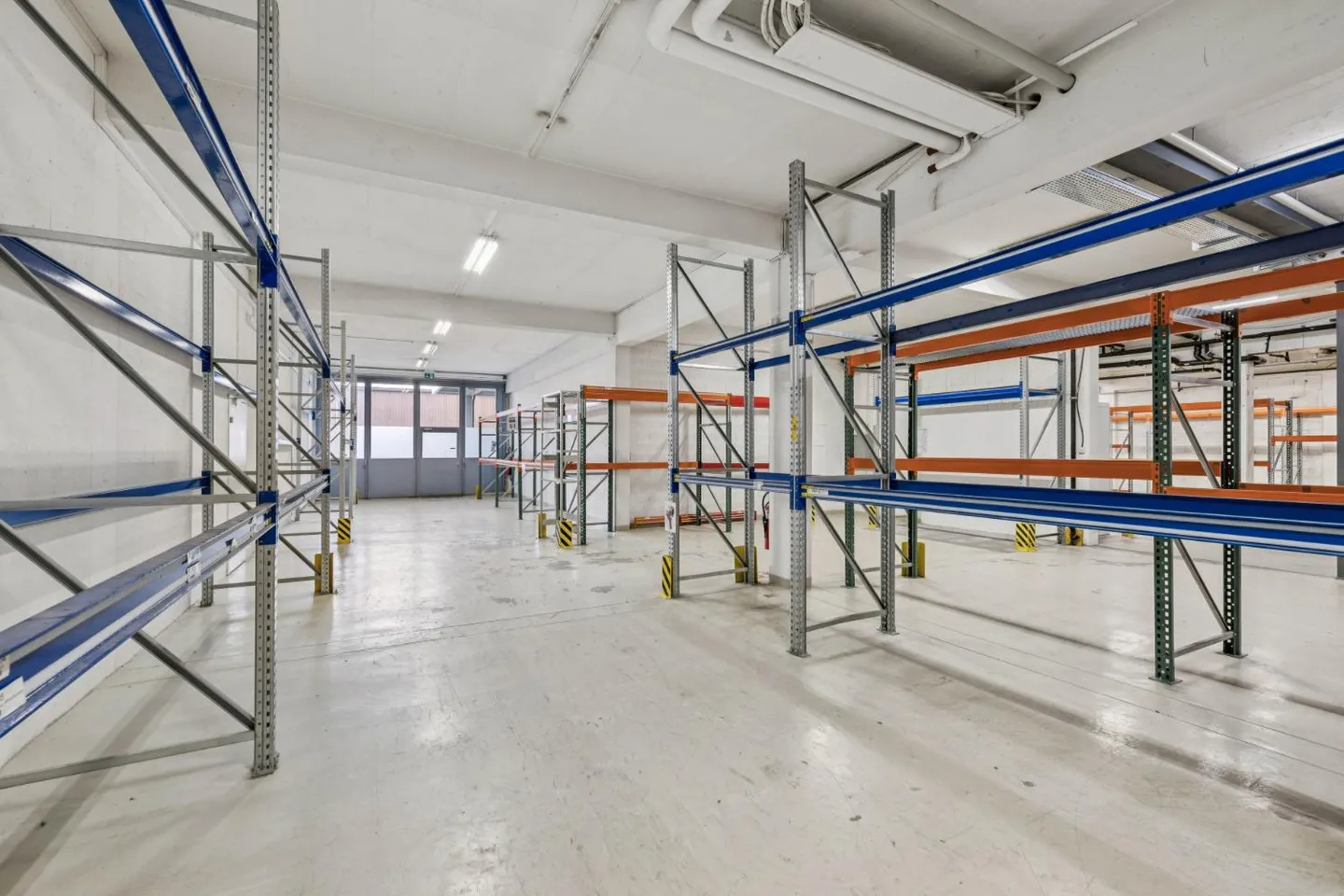 Spazio industriale con uffici – ZI Budron – 1'131 m² + uffici – Accesso indipendente e parcheggi - Foto 3 di 9
