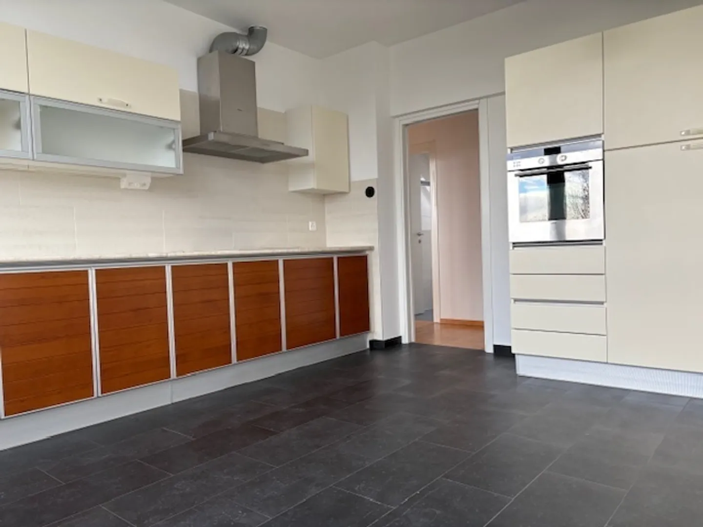 Prilly 2.5 Room 95m2 in the Attic - Photo 3 of 12