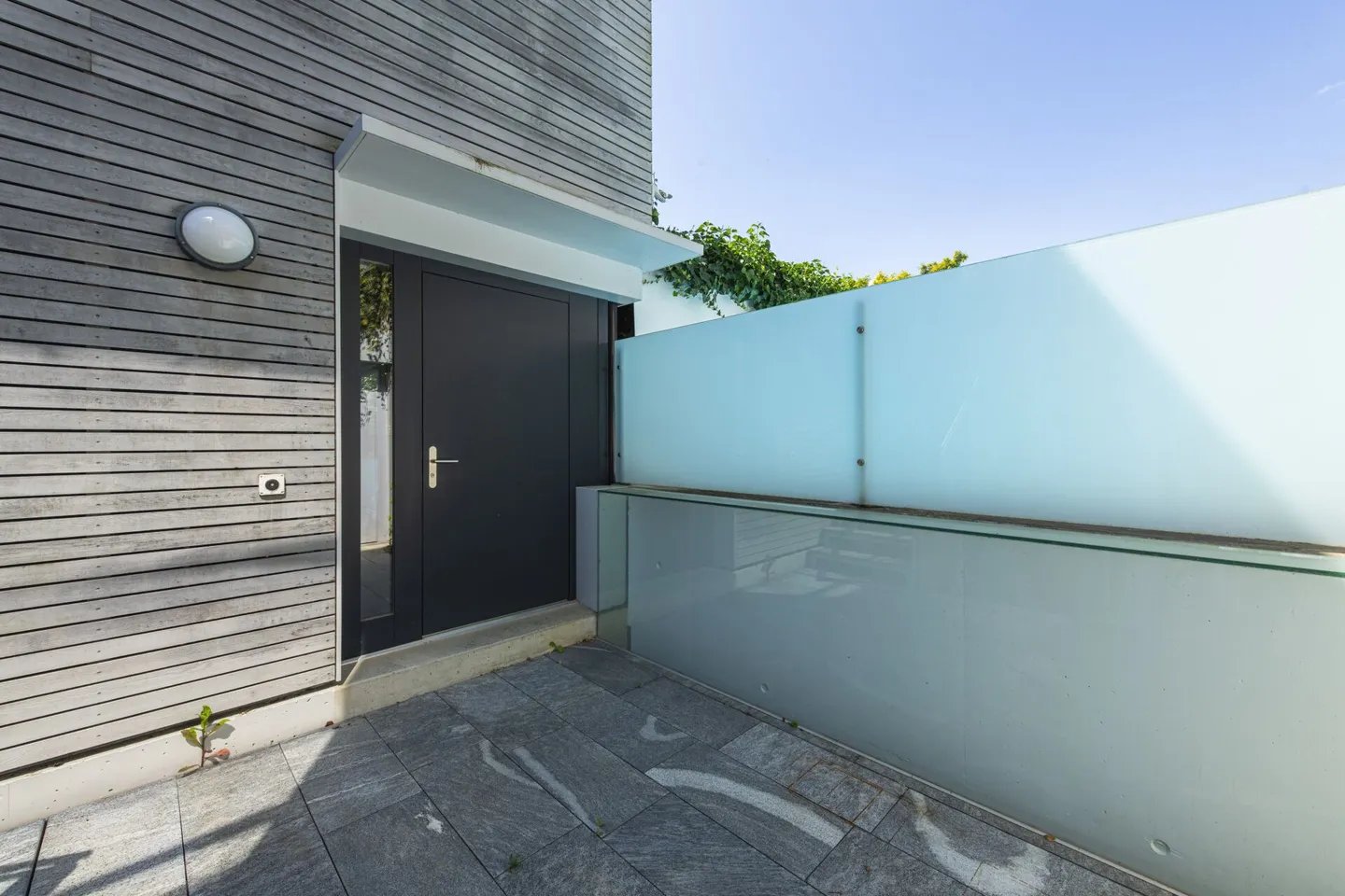 24-304 A - Maison résidentielle de 4,5 pièces dans un emplacement suburbain calme - Photo 8 sur 28