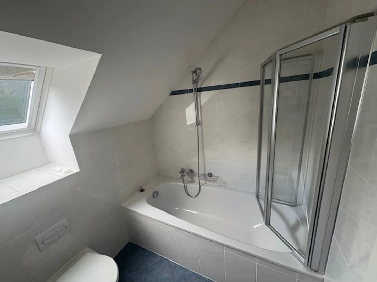 Prilly 2.5 Room 95m2 in the Attic - Photo 8 of 12