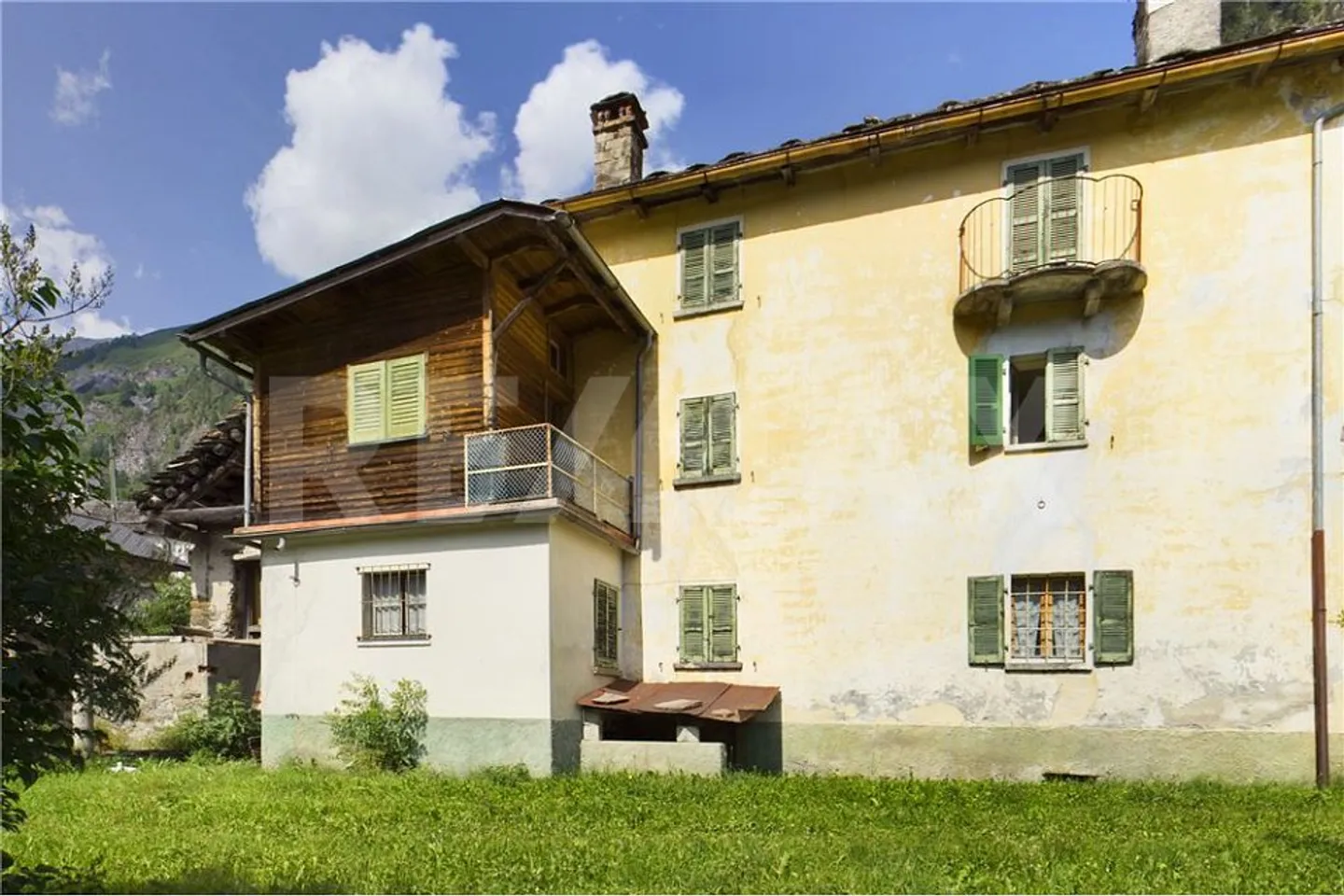 Rustic in the sunny Bleniotal - Photo 7 of 13