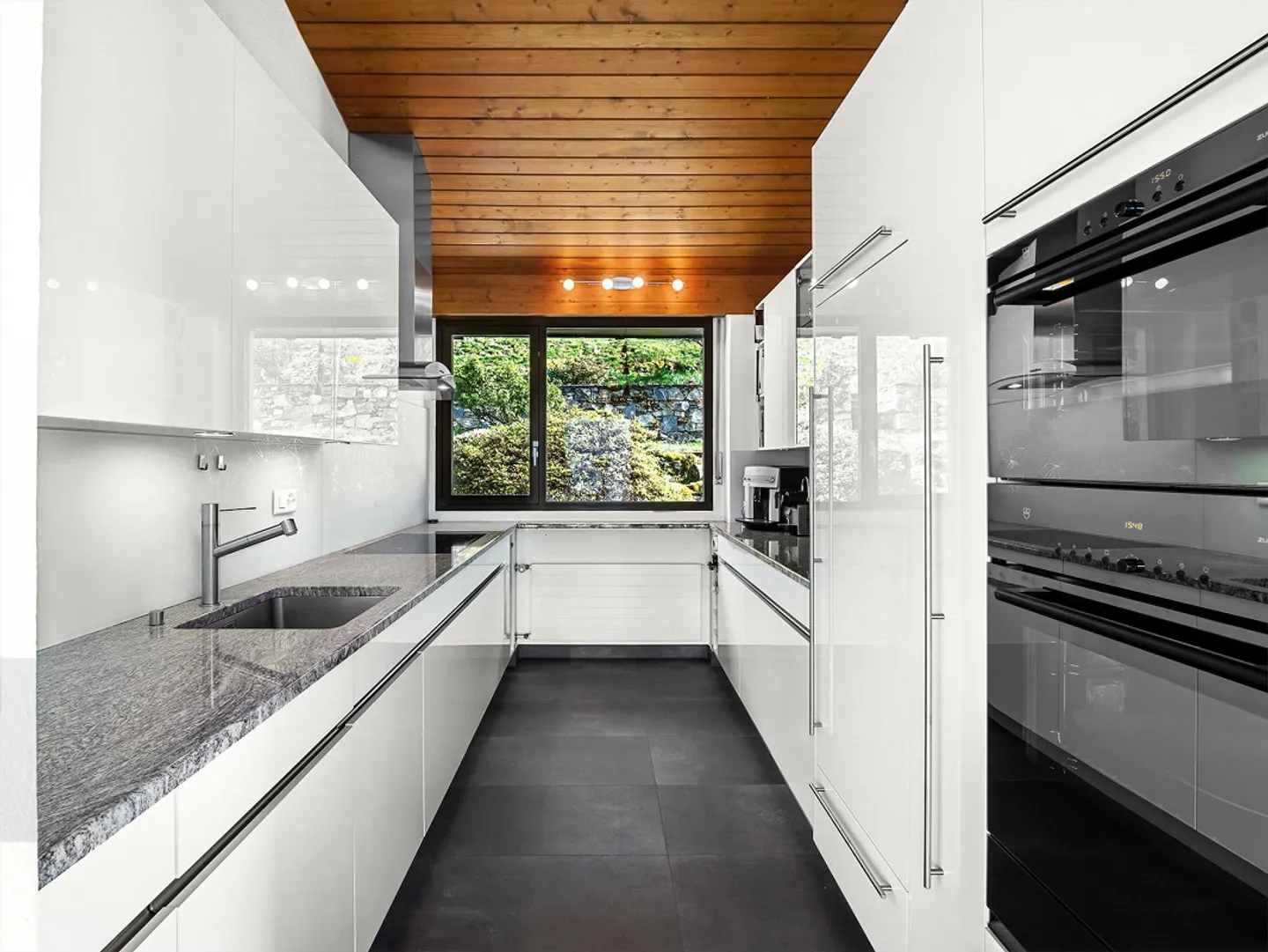 Sogno residenziale esclusivo su terreno edificabile di 2.637 m2 con vista a 180° - Foto 4 di 23