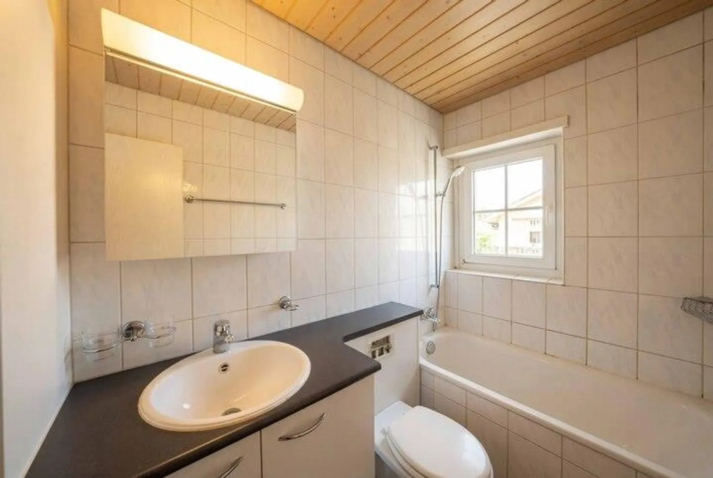 MAISON MULTIFAMILIALE RENTABLE (BR 4.58 %) AVEC 16 UNITÉS À GRENCHEN - Photo 6 sur 8