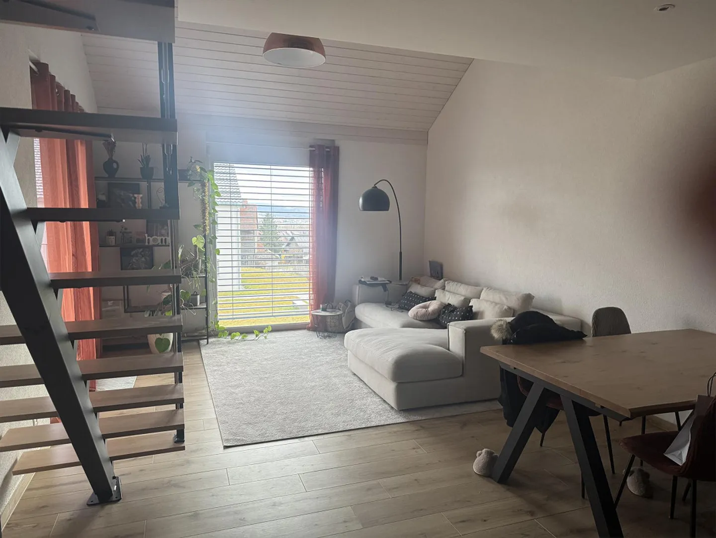 2.5-room apartment with mezzanine for rent - Photo 1 of 4