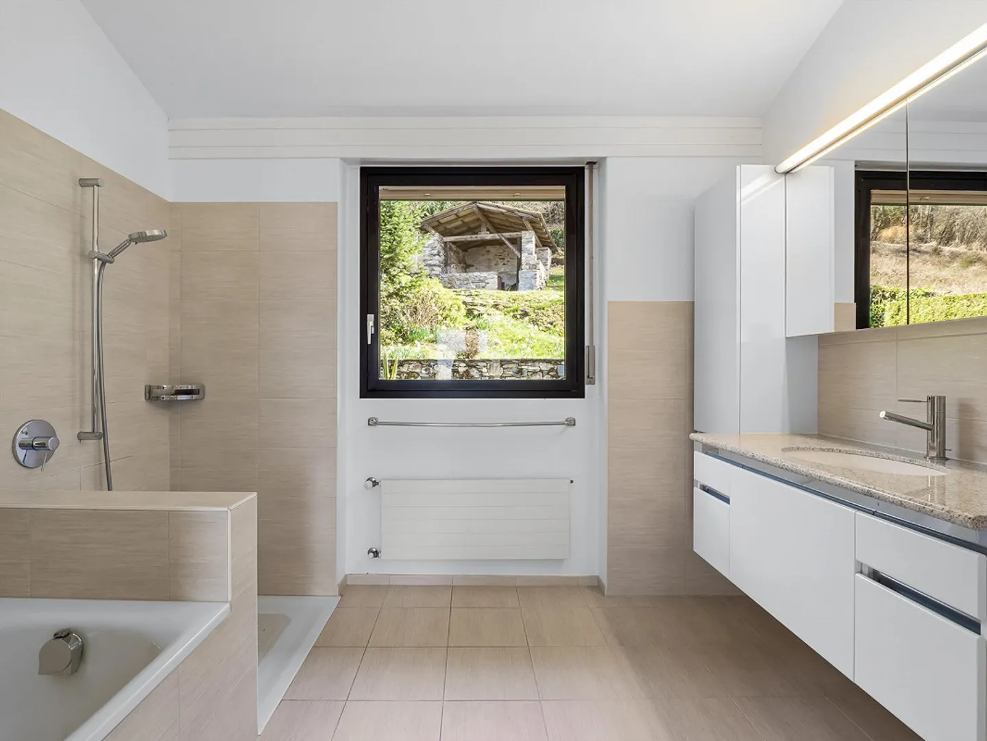 Sogno residenziale esclusivo su terreno edificabile di 2.637 m2 con vista a 180° - Foto 11 di 23